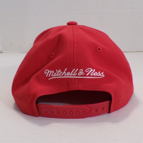 CHICAGO BULLS MITCHELL & NESS ( NBA ) RED ADJUSTABLE SNAPBACK CAP HAT - Picture 3 of 11